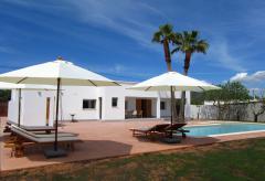 Strandnahes Ferienhaus mit Pool und Klimaanlage (Nr. 0197)