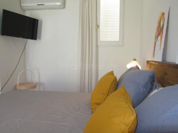 Schlafzimmer mit Sat-TV