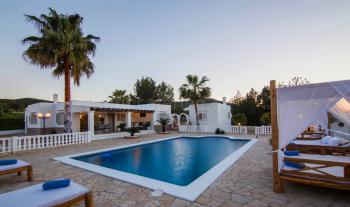 Moderne Villa mit Pool und Klimaanlage
