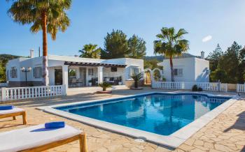 Moderne Villa mit Pool und Klimaanlage