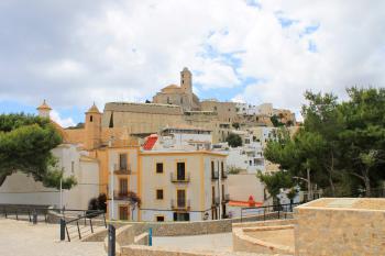 Ibiza-Stadt mit Blick auf die Altstadt (Dalt Vila)