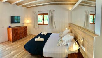 Schlafzimmer mit Doppelbett