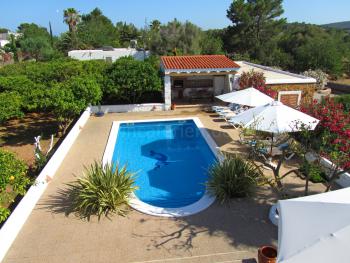 Strandnahes Ferienhaus mit Pool