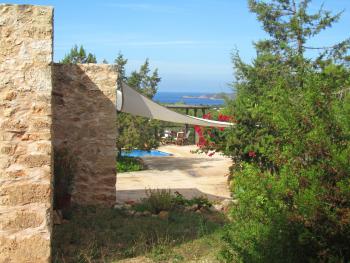 Garten, Terrasse, Pool und Meerblick