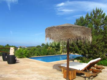 Relaxen am Pool - Meerblick genießen