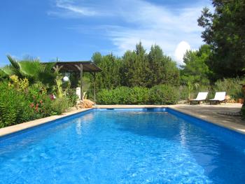 Strandnahes Ferienhaus mit Pool 