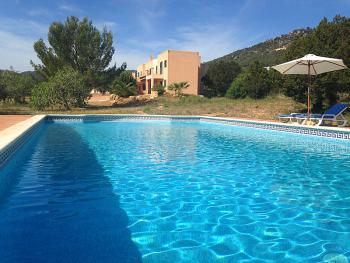 Moderne Villa mit Pool bei Es Cubells