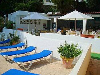 Gemeinschaftspool und Restaurant