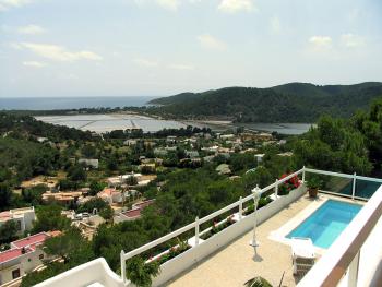 Ferienwohnungen mit Pool und Meerblick