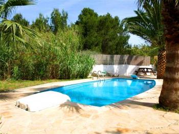 Pool und Sonnenterrasse
