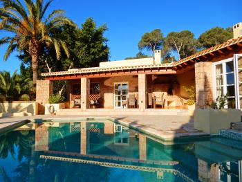 Villa mit Pool und Klimaanlage bei Sant Josep