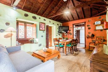 Wohn- und Esszimmer im kanarischen Stil