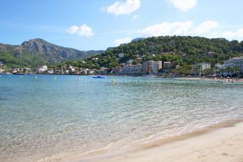 Relaxen am Strand in Port de Sóller