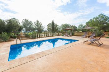 Relaxen auf der Sonnenterrasse am Pool