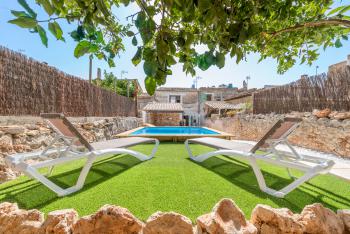 Mallorquines Stadthaus mit Pool in Felanitx