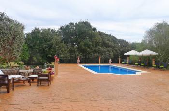 Finca mit Pool und großer Sonnenterrasse