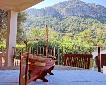 Überdachter Balkon mit tollem Blick