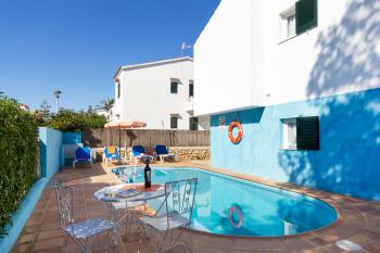 Apartment mit Pool in Cala Blanca