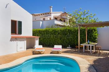 Ferienhaus in Cala en Blanes mit Pool