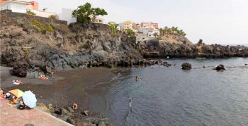 Kleiner Sandstrand in Alcalá