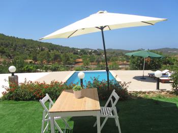 Apartment mit Pool bei Santa Agnès