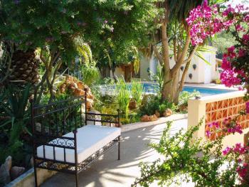 Ferienwohnung mit Pool und Gartenanlage Ferienwohnung mit Pool und Gartenanlage