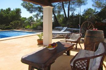 Finca mit Pool in ruhiger Lage 