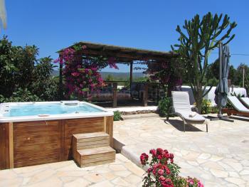 Finca mit Pool und Jacuzzi bei Sant Rafael