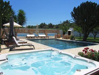 Finca mit Pool und Jacuzzi bei Sant Rafael