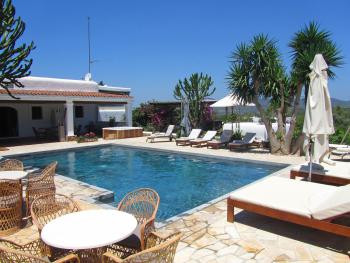 Ibiza Finca mit Pool für 8- 10 Personen